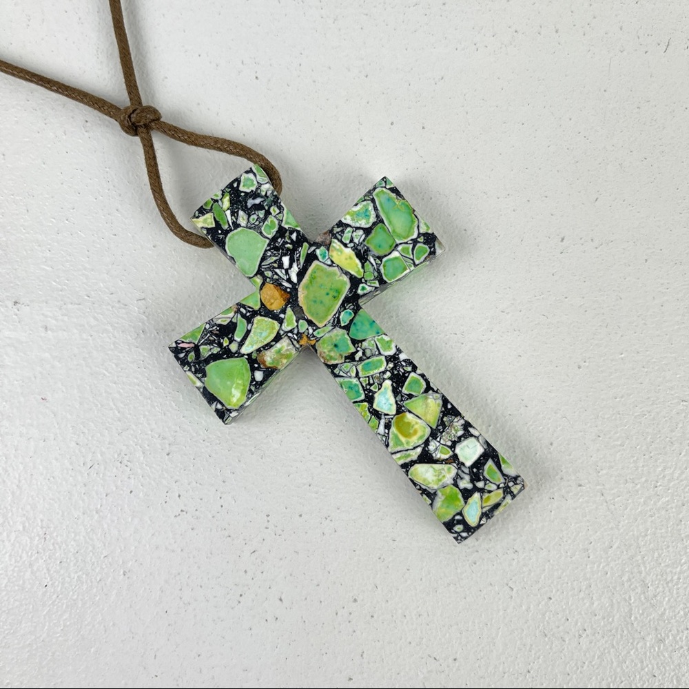 🚫SOLD🚫 VTG Y2K Green Jasper Stone Large Cross Necklace w/ Adjustable Cord - Picture 2 of 16